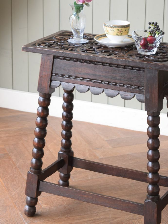 英国のアンティーク家具らしいデザイン