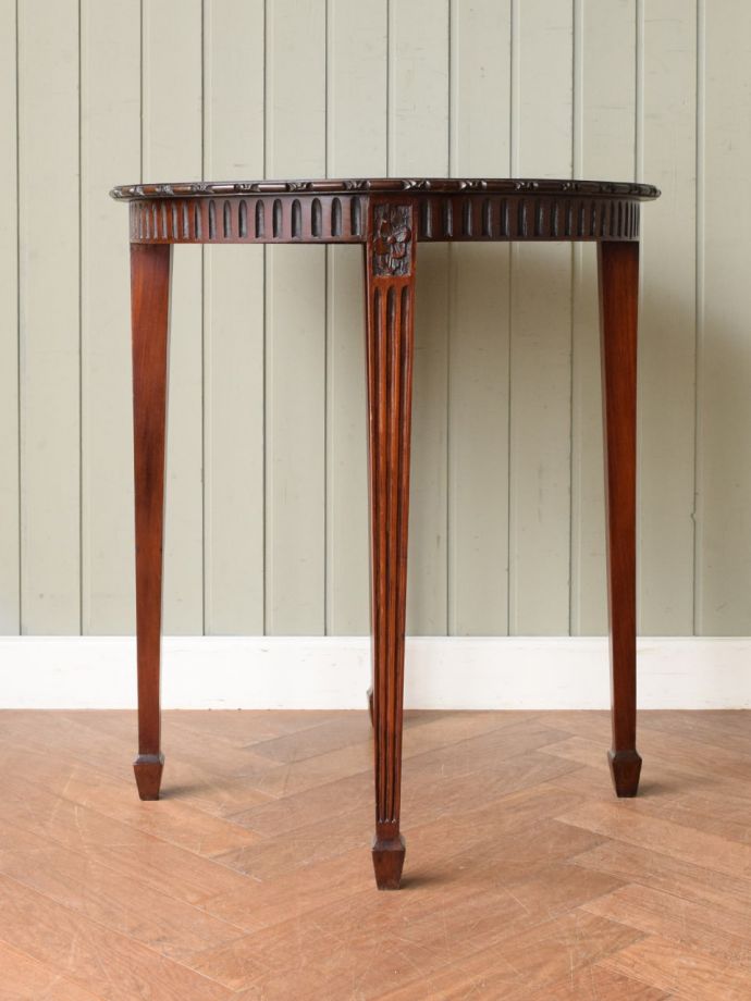 アンティーク家具の側面