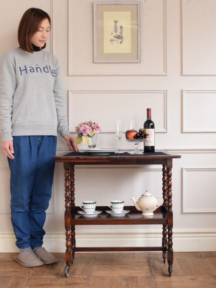 英国アンティークのワゴン