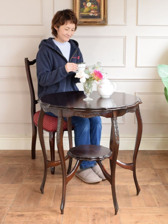 アンティークのオケージョナルテーブル