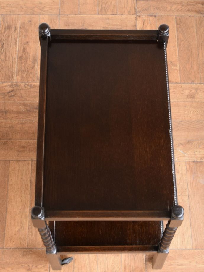 アンティークのワゴンの天板