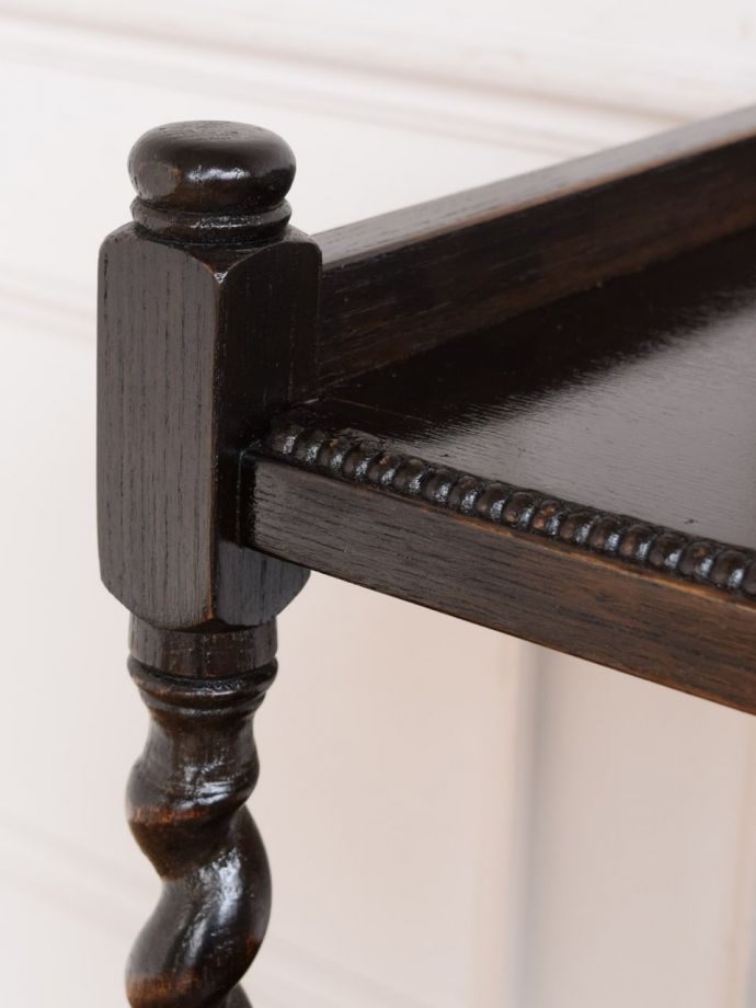 アンティークのワゴンの天板の縁