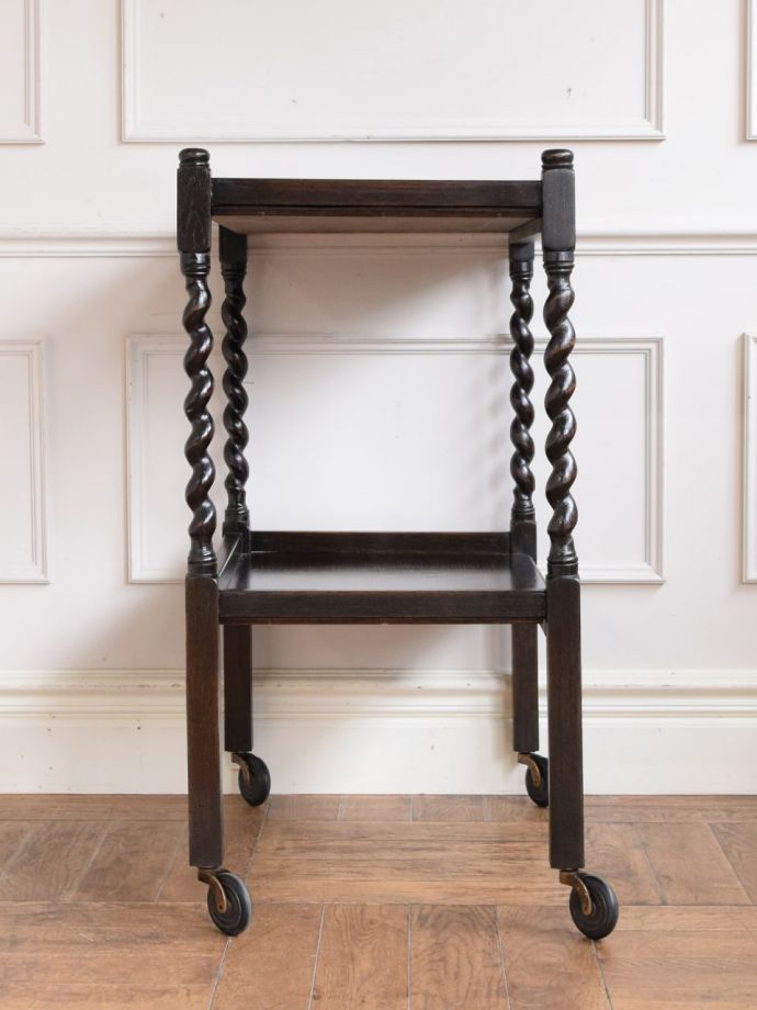 アンティークワゴンの横顔