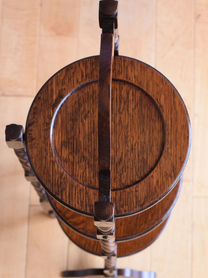 アンティークのケーキスタンドの天板