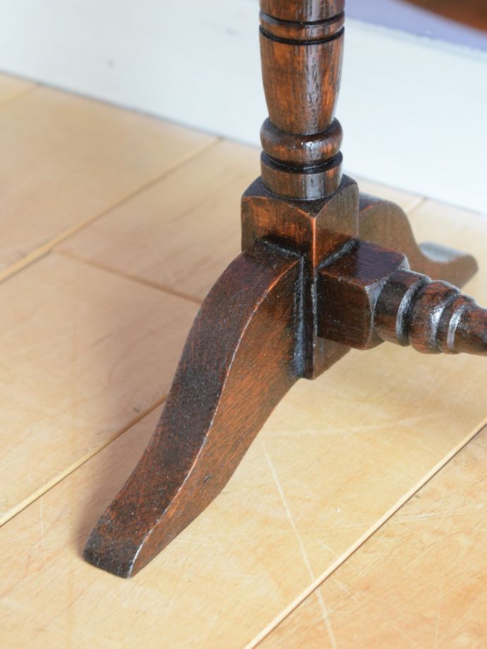 アンティークテーブルの脚