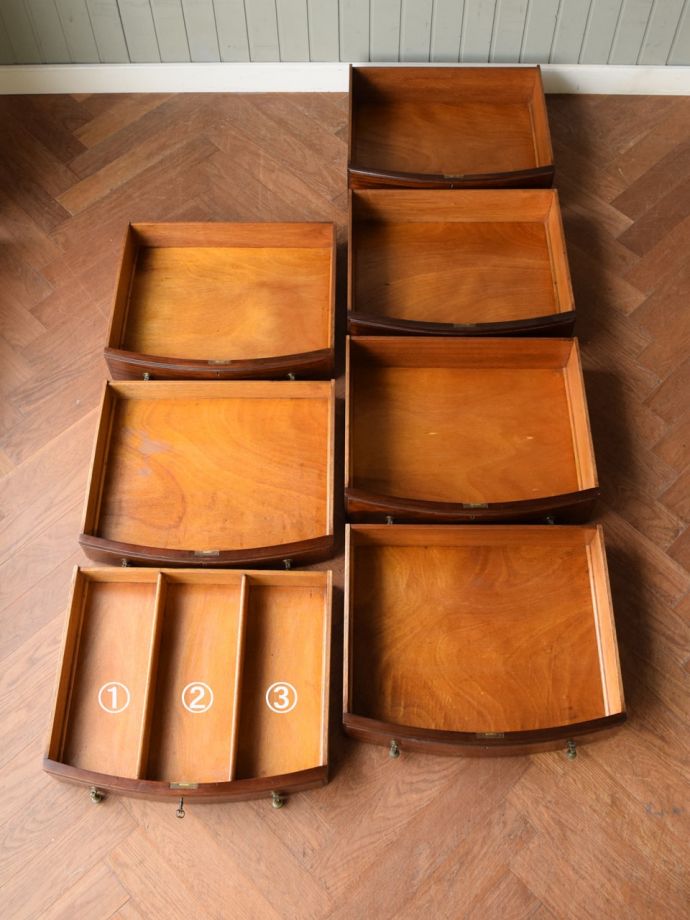 チェストの引き出しの中