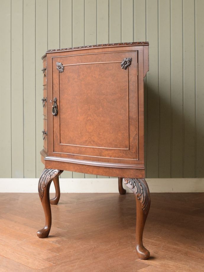 サイドボードの側面