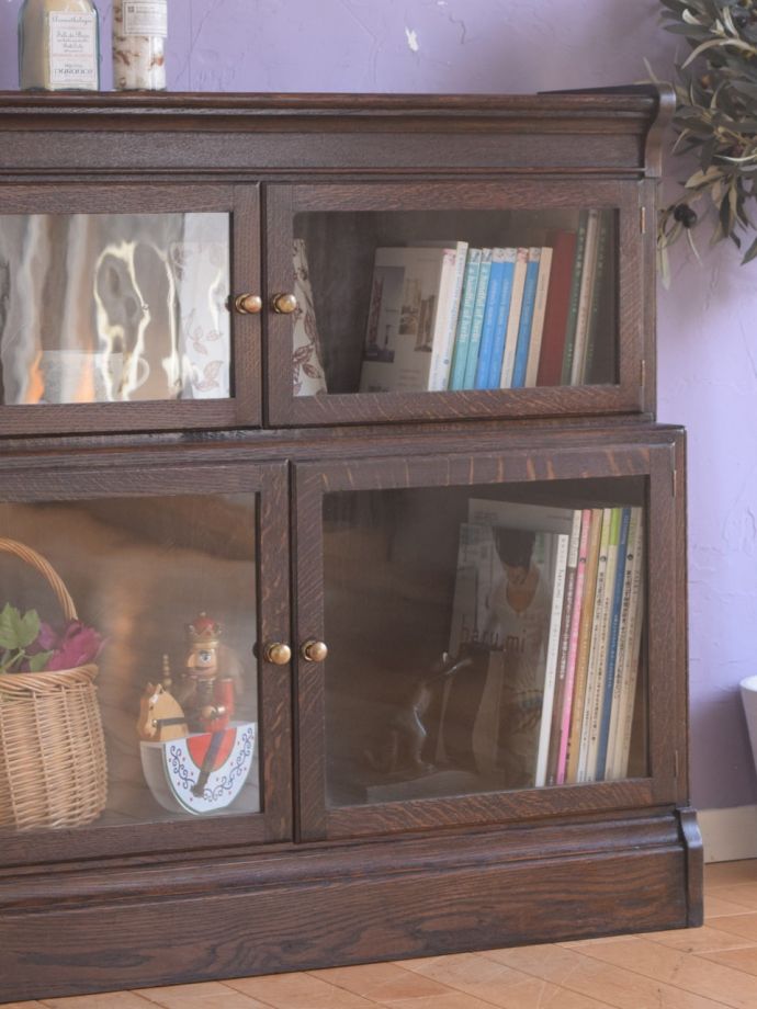 アンティーク家具らしさが漂う本棚