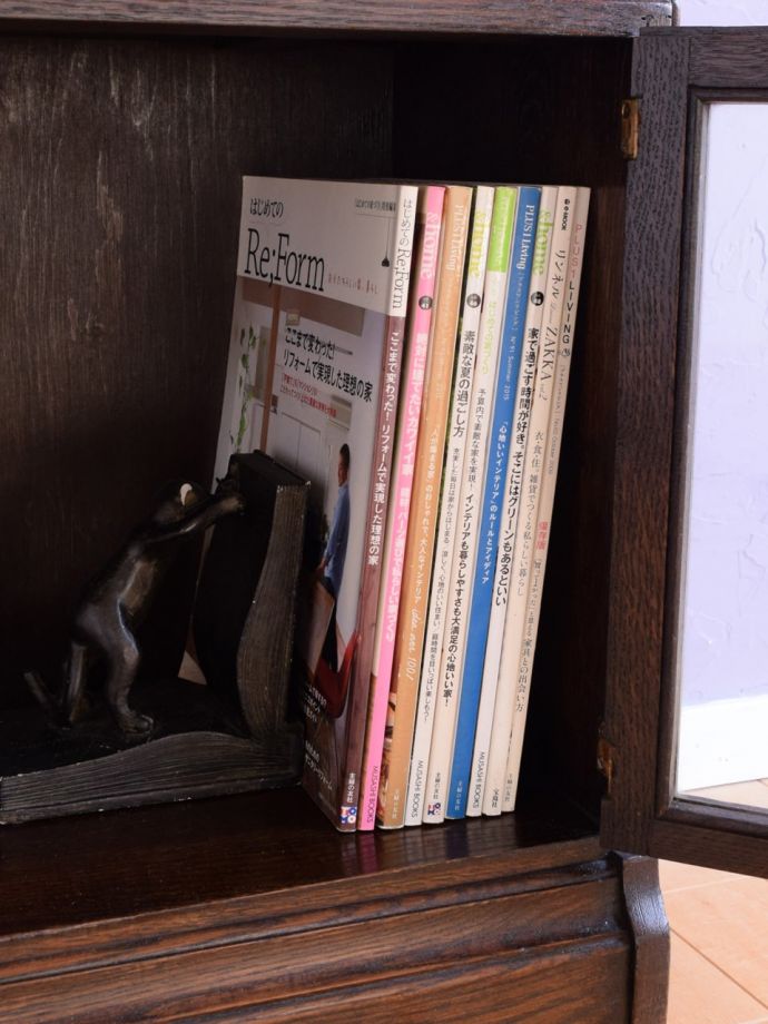 キャビネットの扉の中