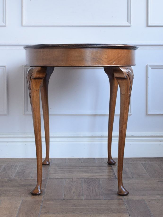 ダイニングテーブルの側面