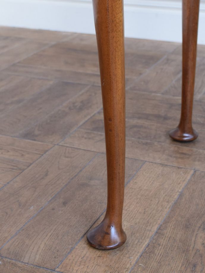 ダイニングテーブルの脚