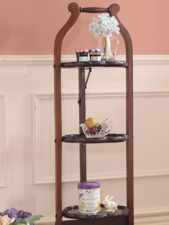 英国のアンティーク家具らしいデザイン