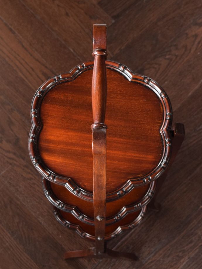 アンティークのケーキスタンドの天板