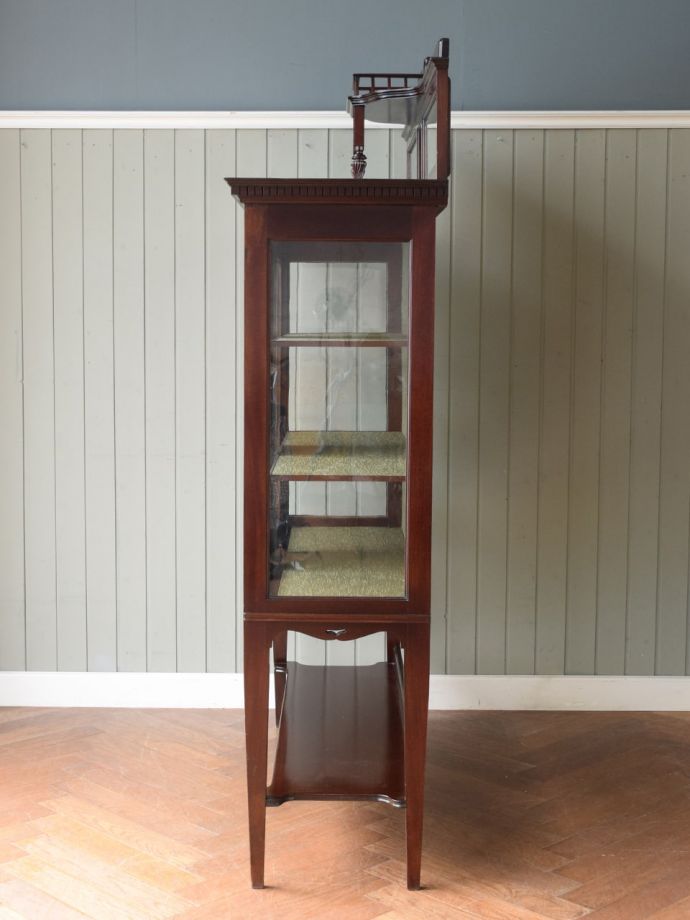 キャビネットの側面