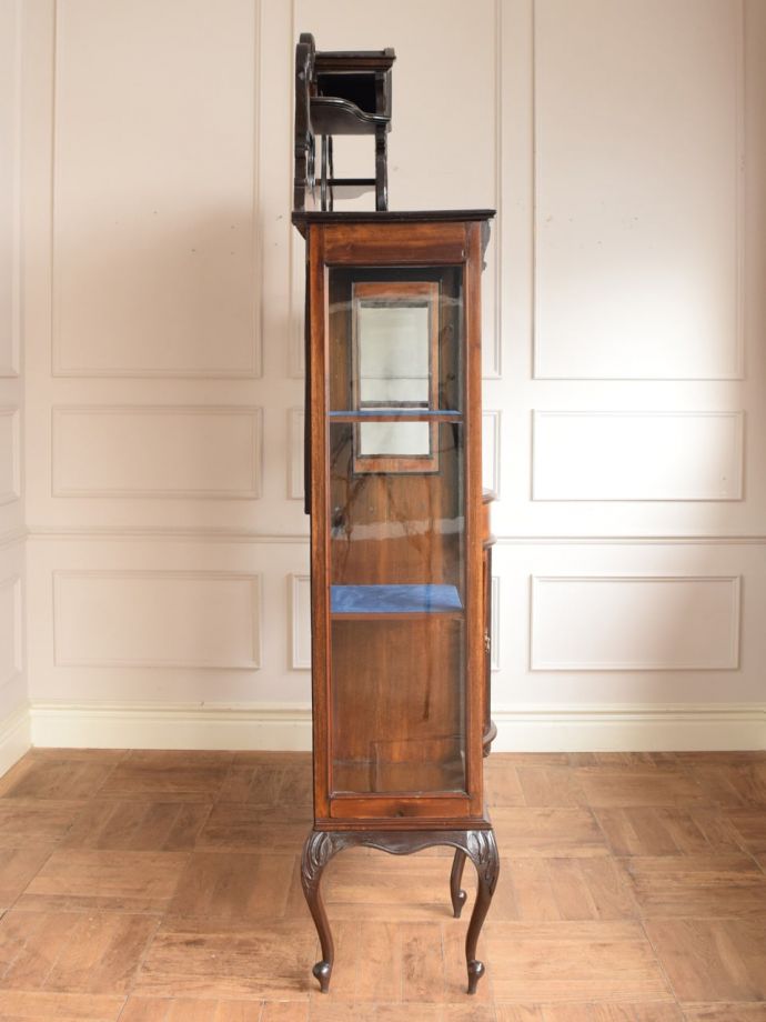 キャビネットの側面