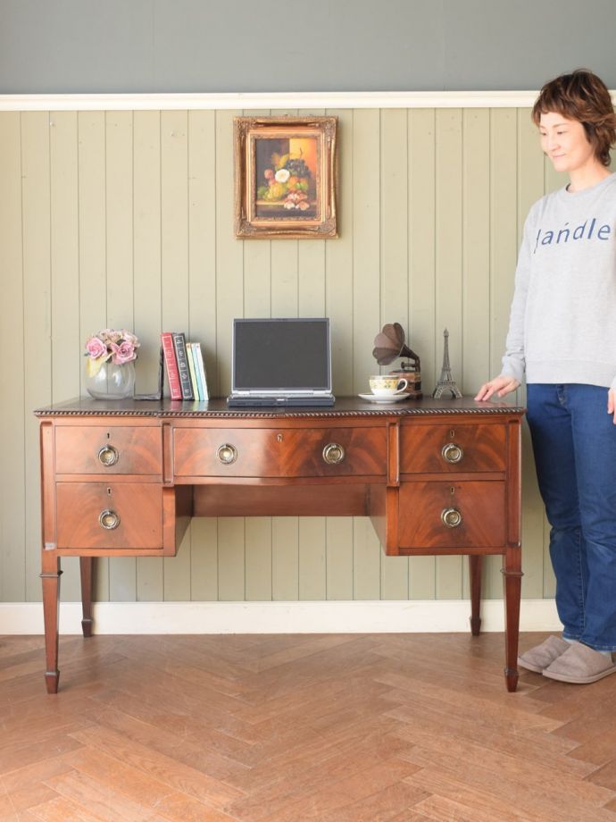 英国アンティークのデスク