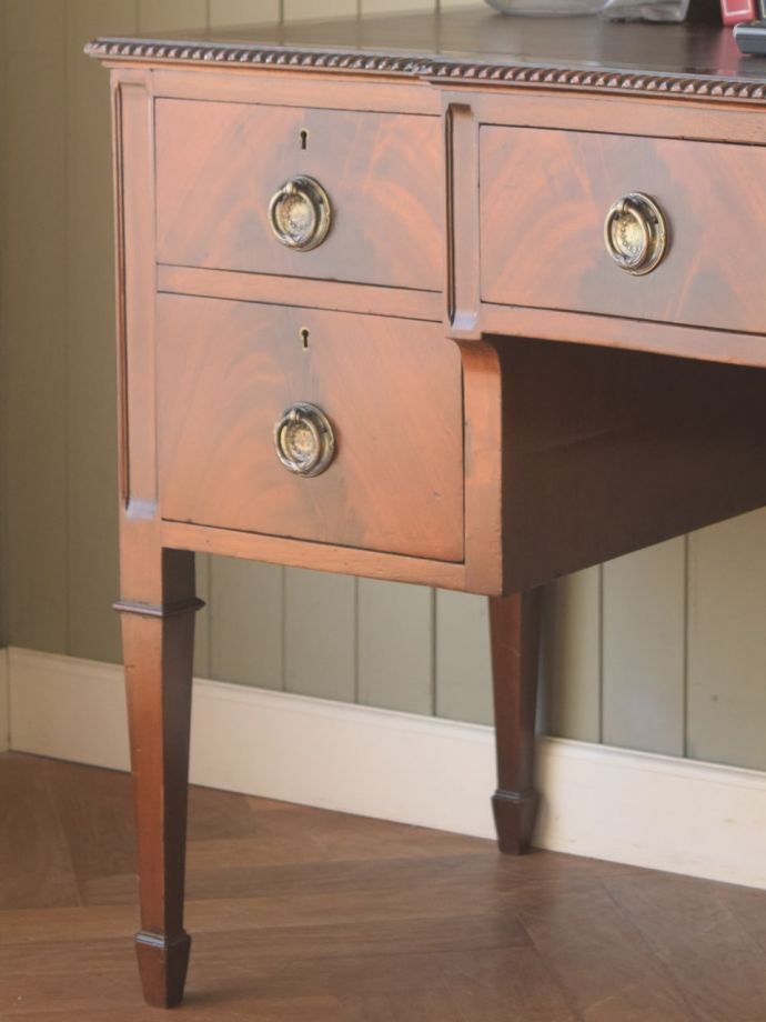 アンティークデスクの美しい木目