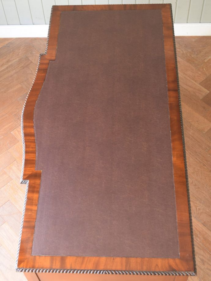 書斎机の美しい天板