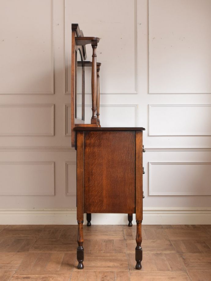 サイドボードの側面