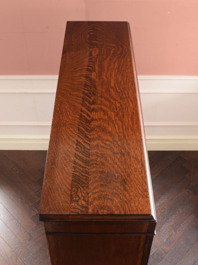 キャビネットの天板