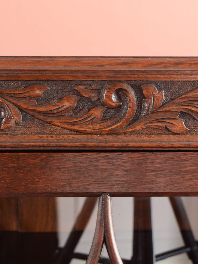 アンティークらしい彫