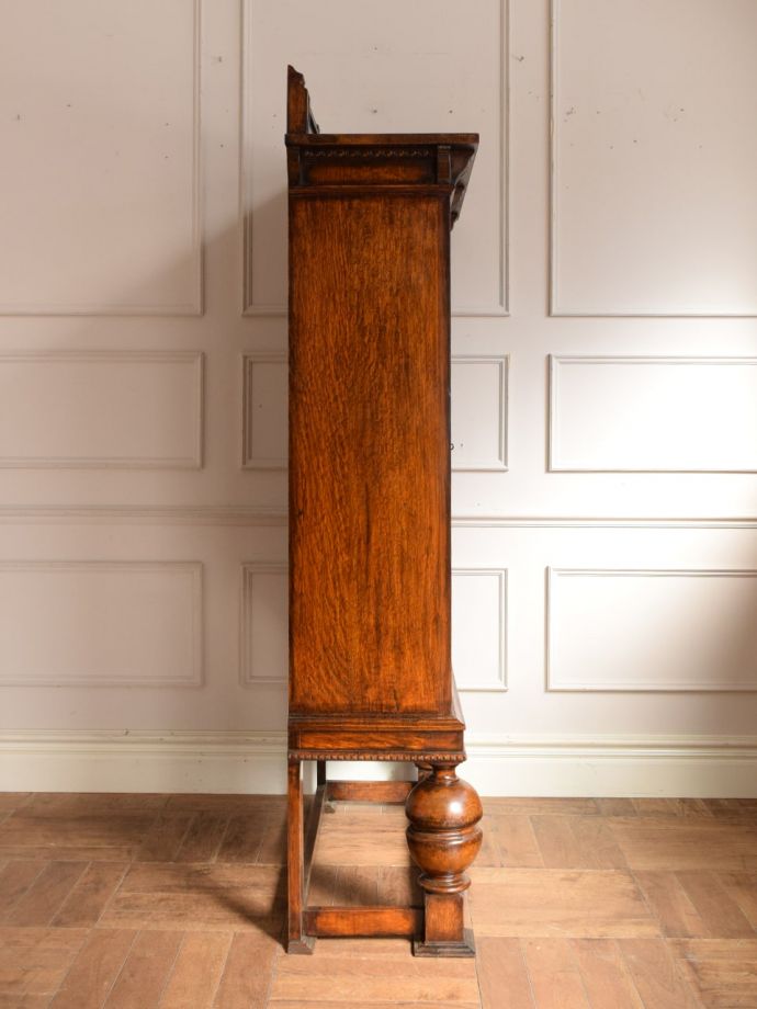 キャビネットの側面