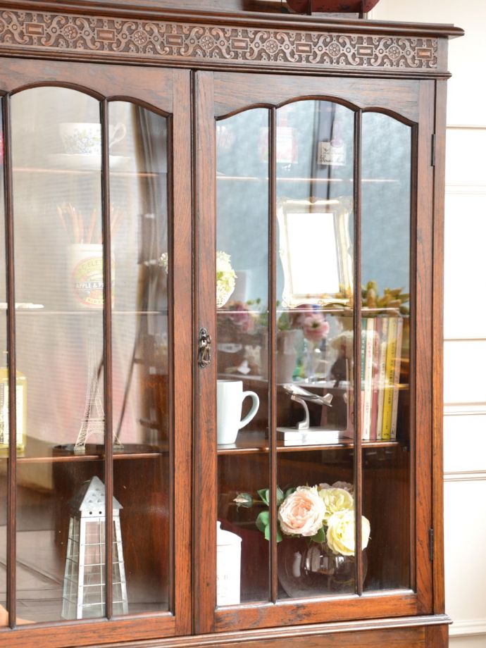 アンティーク家具らしさが漂うキャビネット