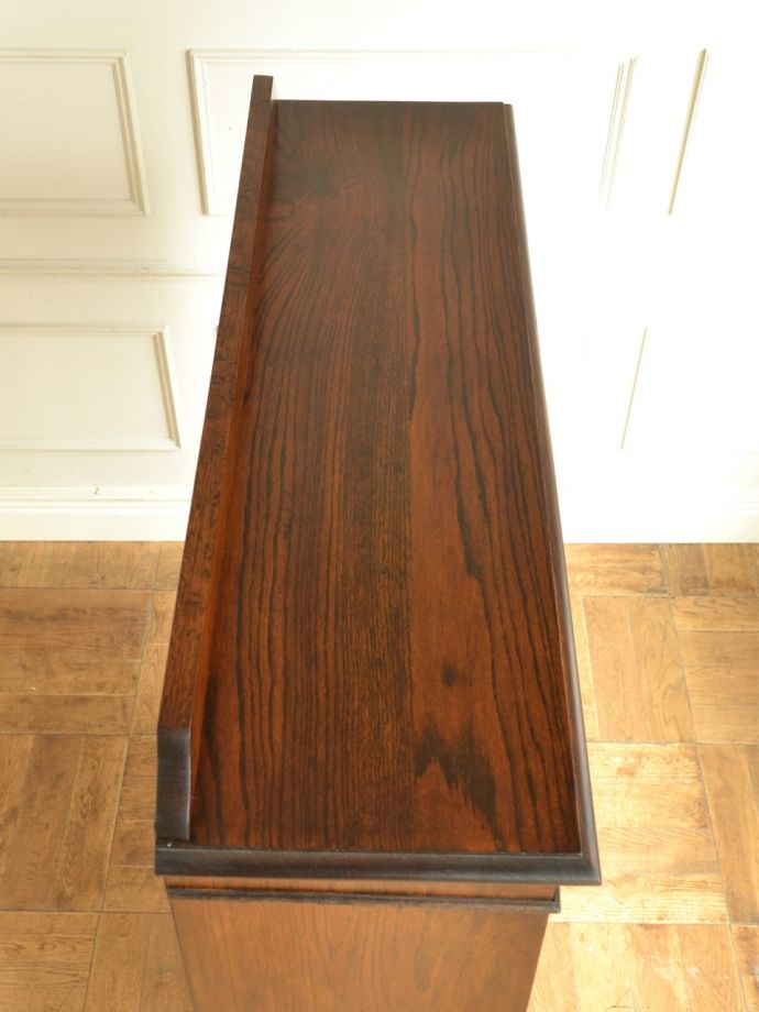 キャビネットの天板