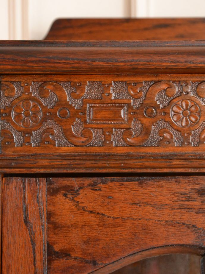 アンティークらしい彫