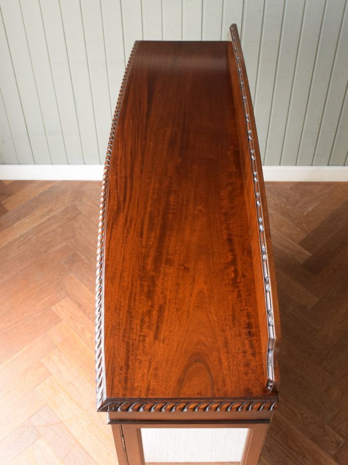 アンティークキャビネットの天板