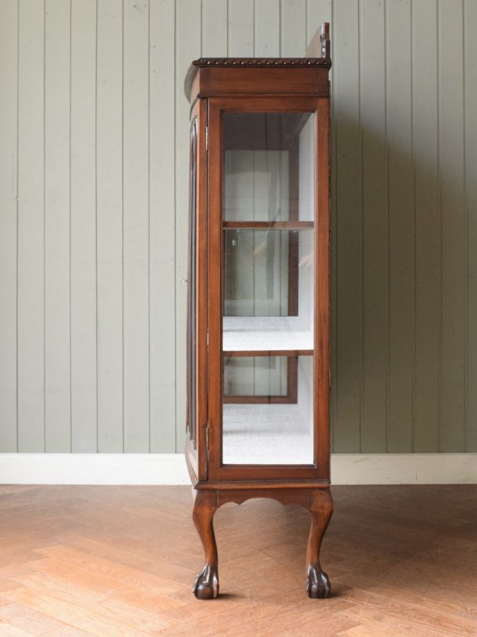 キャビネットの側面