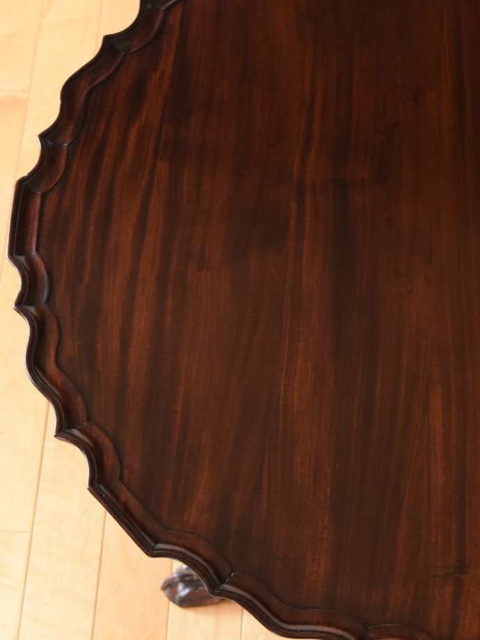 アンティークテーブルの美しい天板