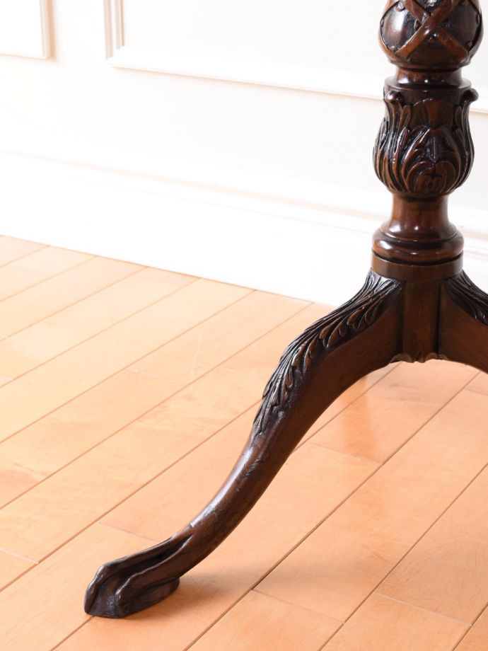 アンティークテーブルの脚