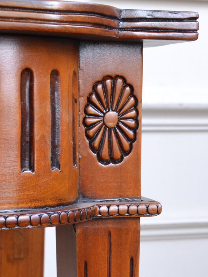 アンティーク家具の装飾