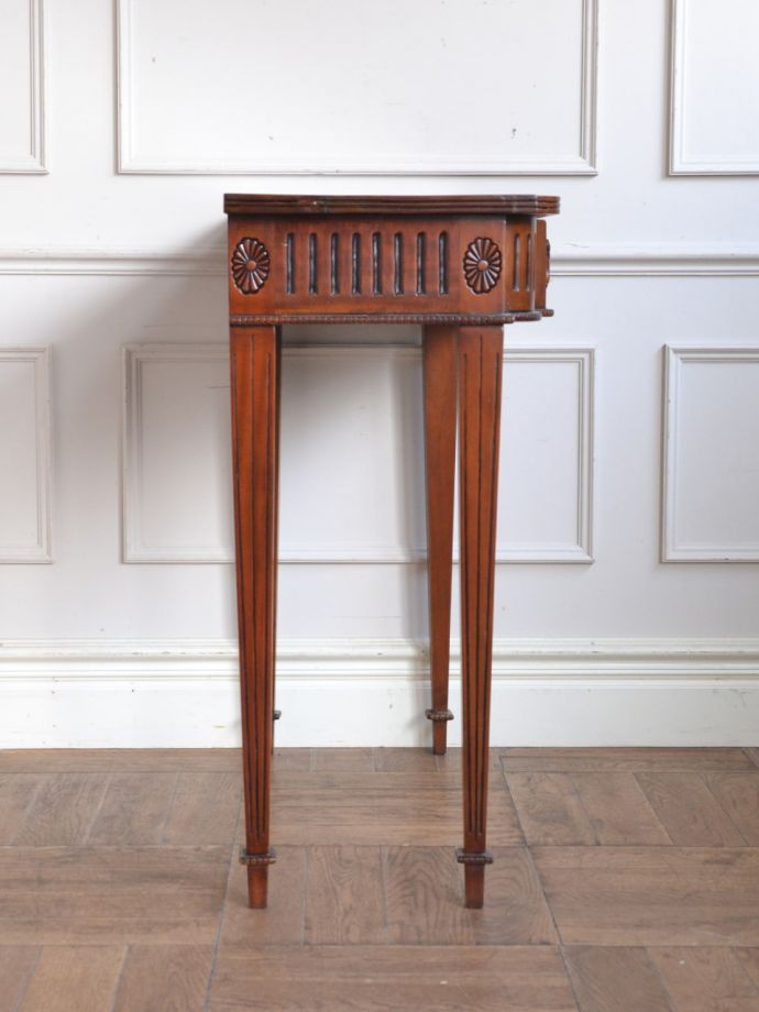 コンソールテーブルの側面