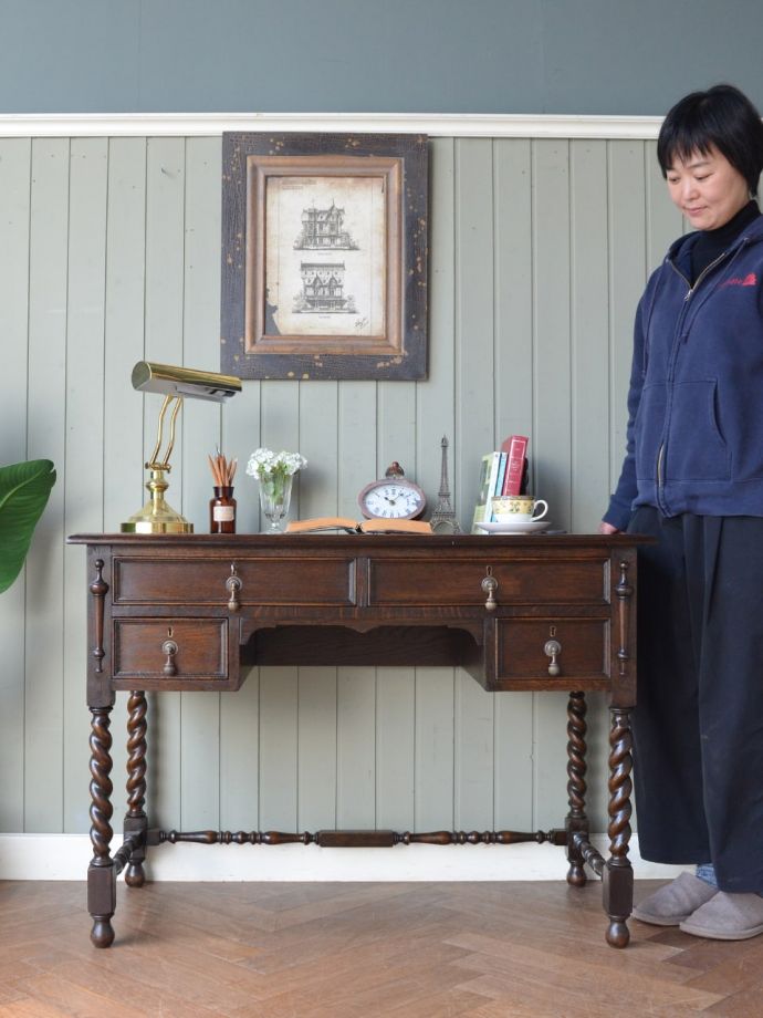 英国アンティークのデスク