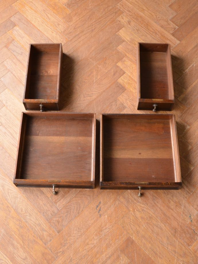 アンティークデスクの引き出し