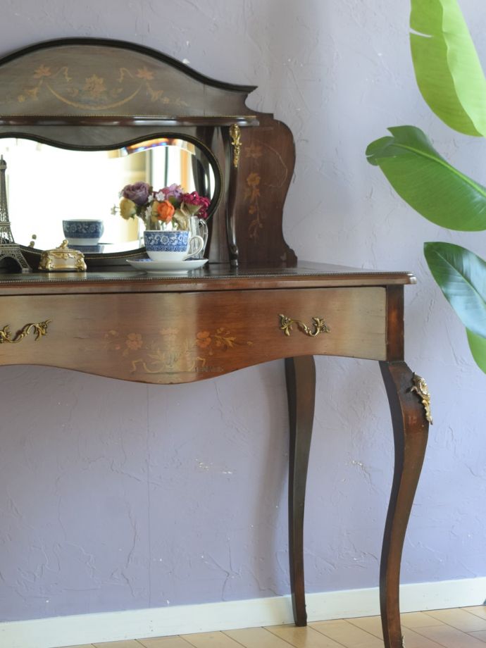 アンティークデスクの美しい木目