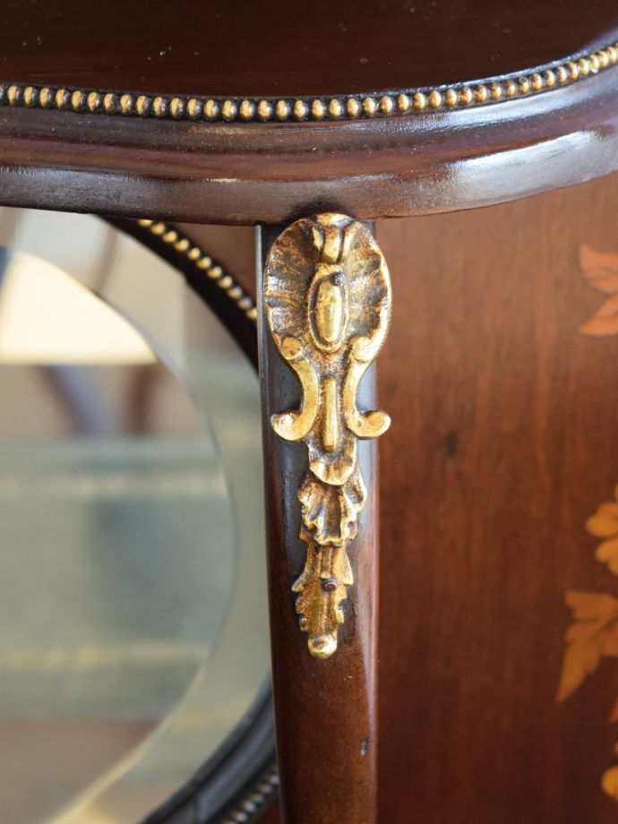 アンティークデスクの装飾