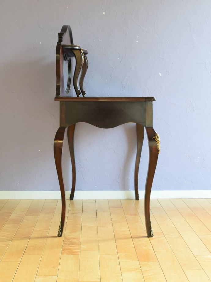 書斎デスクの側面