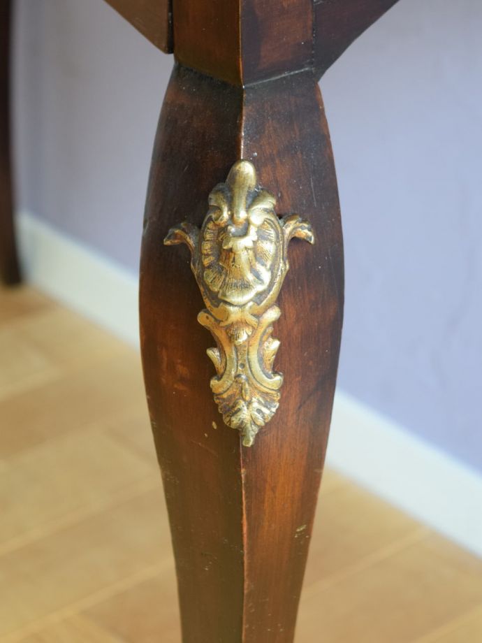 アンティークデスクの装飾