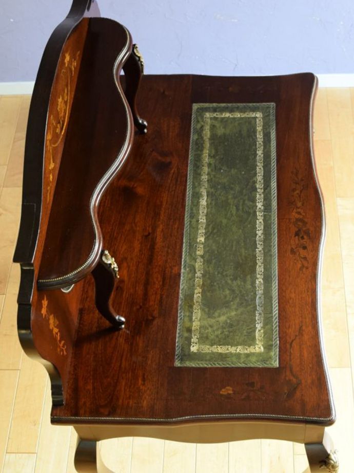 書斎机の美しい天板