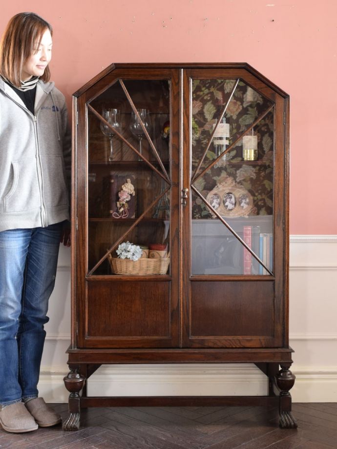 英国アンティークのキャビネット