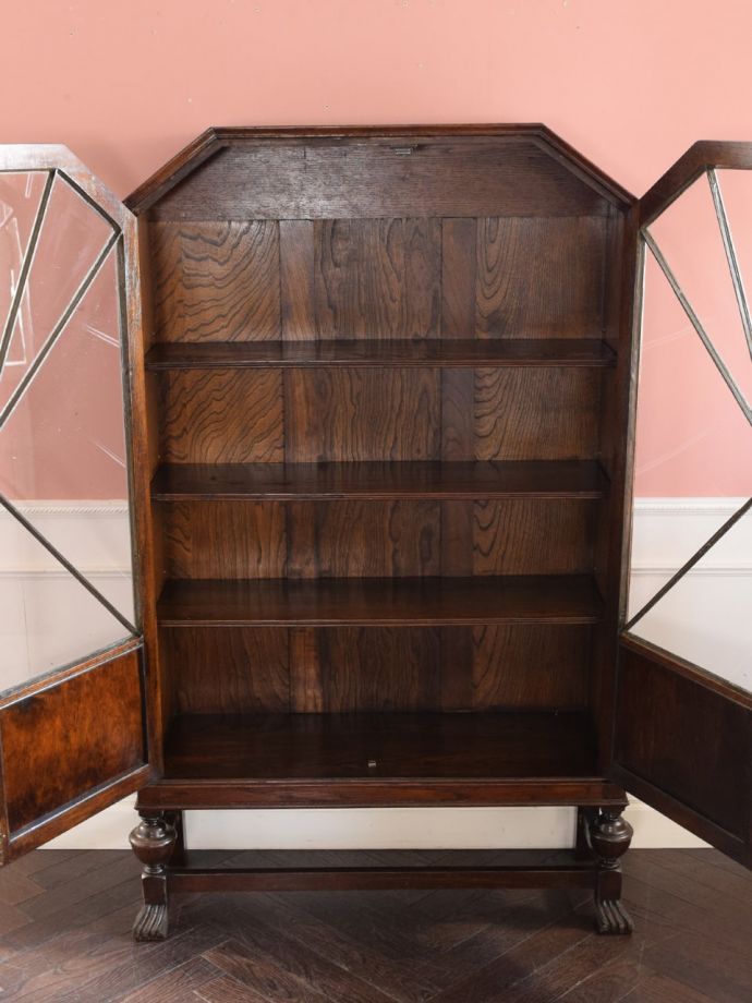 アンティークキャビネット扉の中