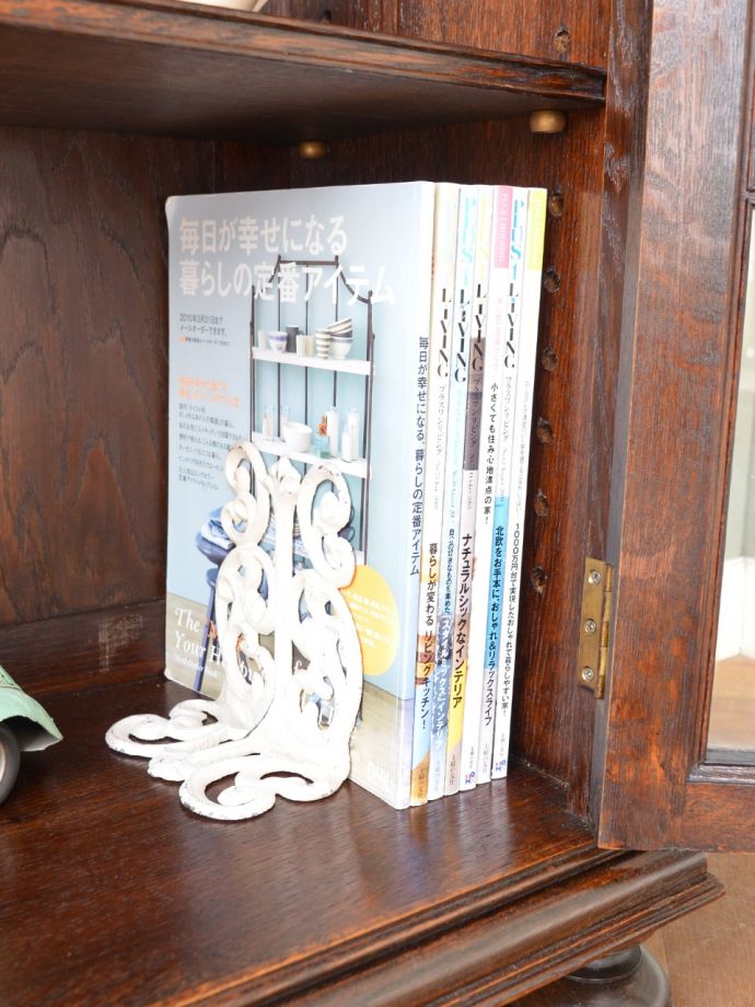 キャビネットの扉の中