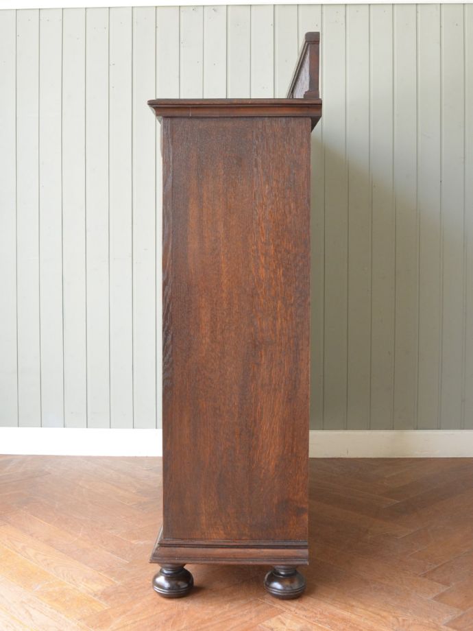 キャビネットの側面