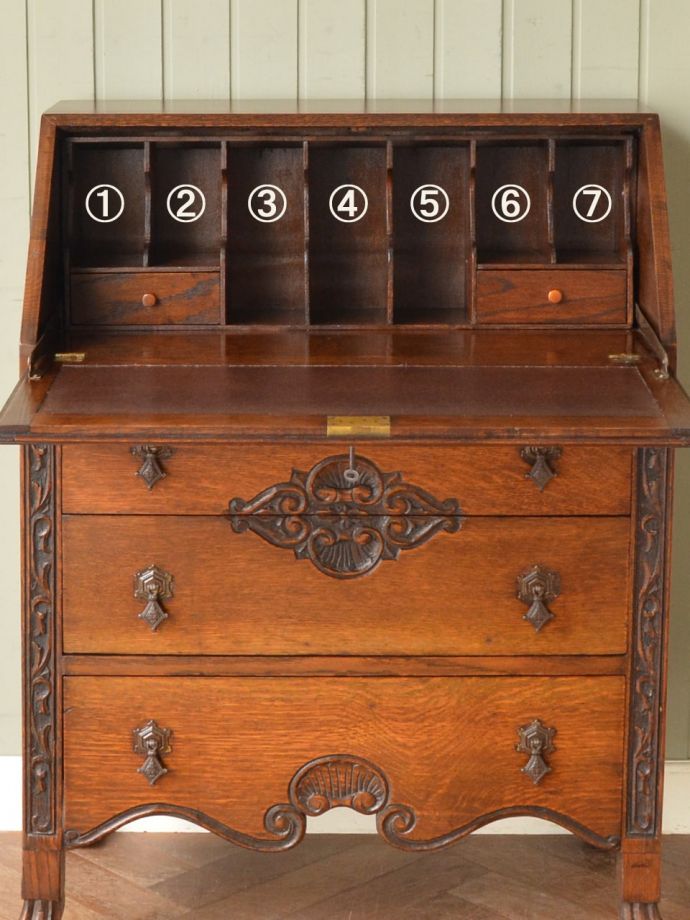 アンティークビューローの扉の中