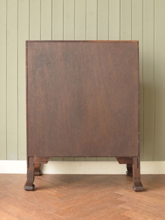 ビューローの後ろ姿