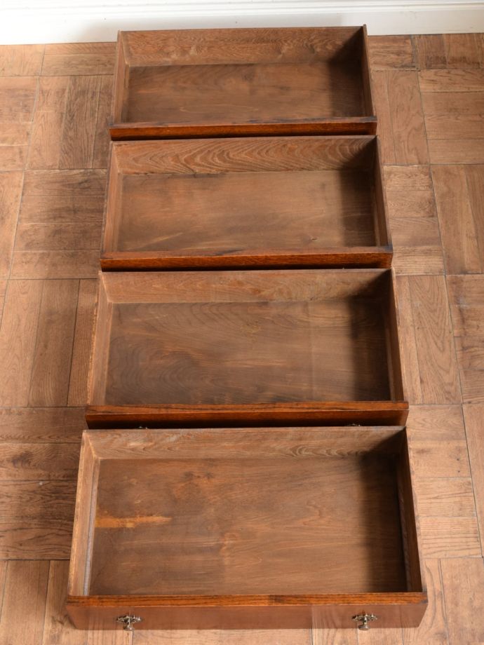 チェストの引き出し