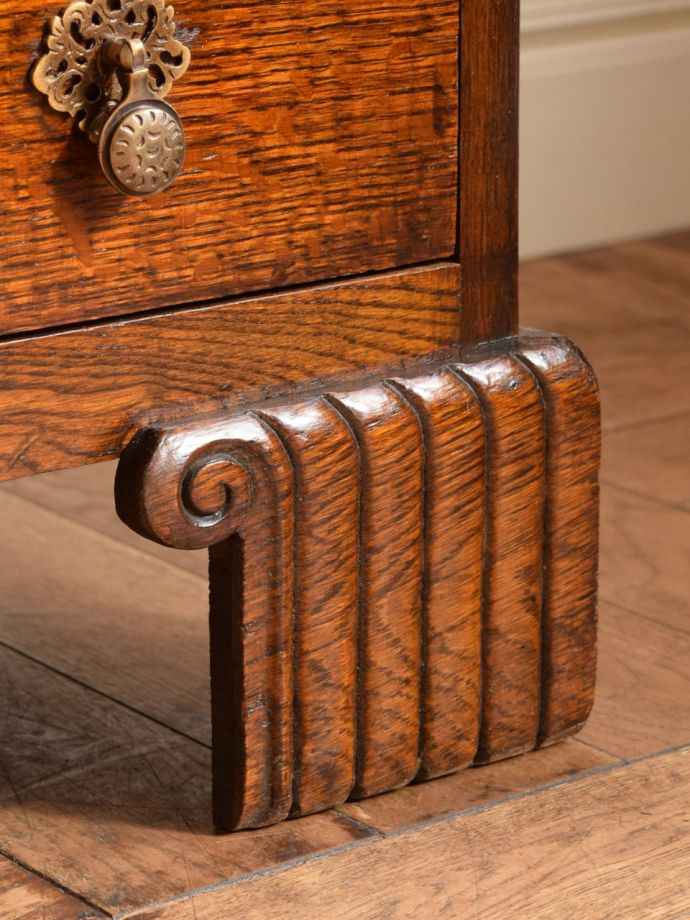 アンティーク家具の脚